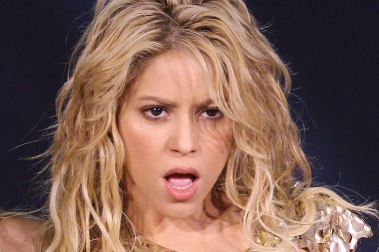 Shakira causa polémica por la aburrida portada de su nuevo sencillo