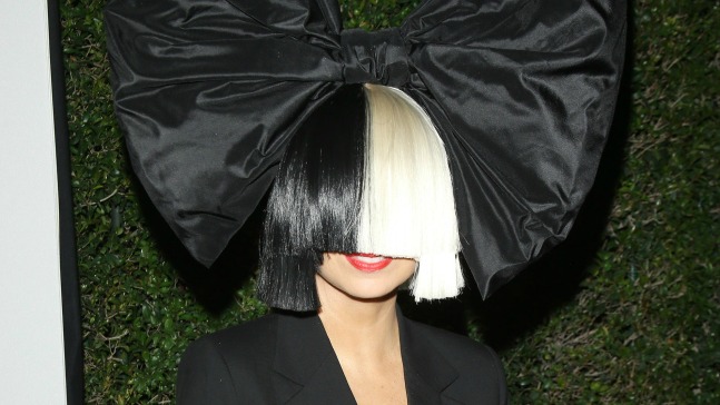 Sia Comparte Foto Completamente Desnuda Para Evitar Que Los Paparazzis