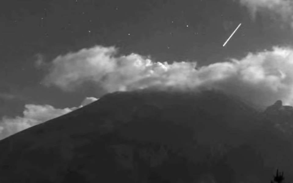 Supuestos OVNIS son captados sobre el volcán Popocatépetl VIDEO México