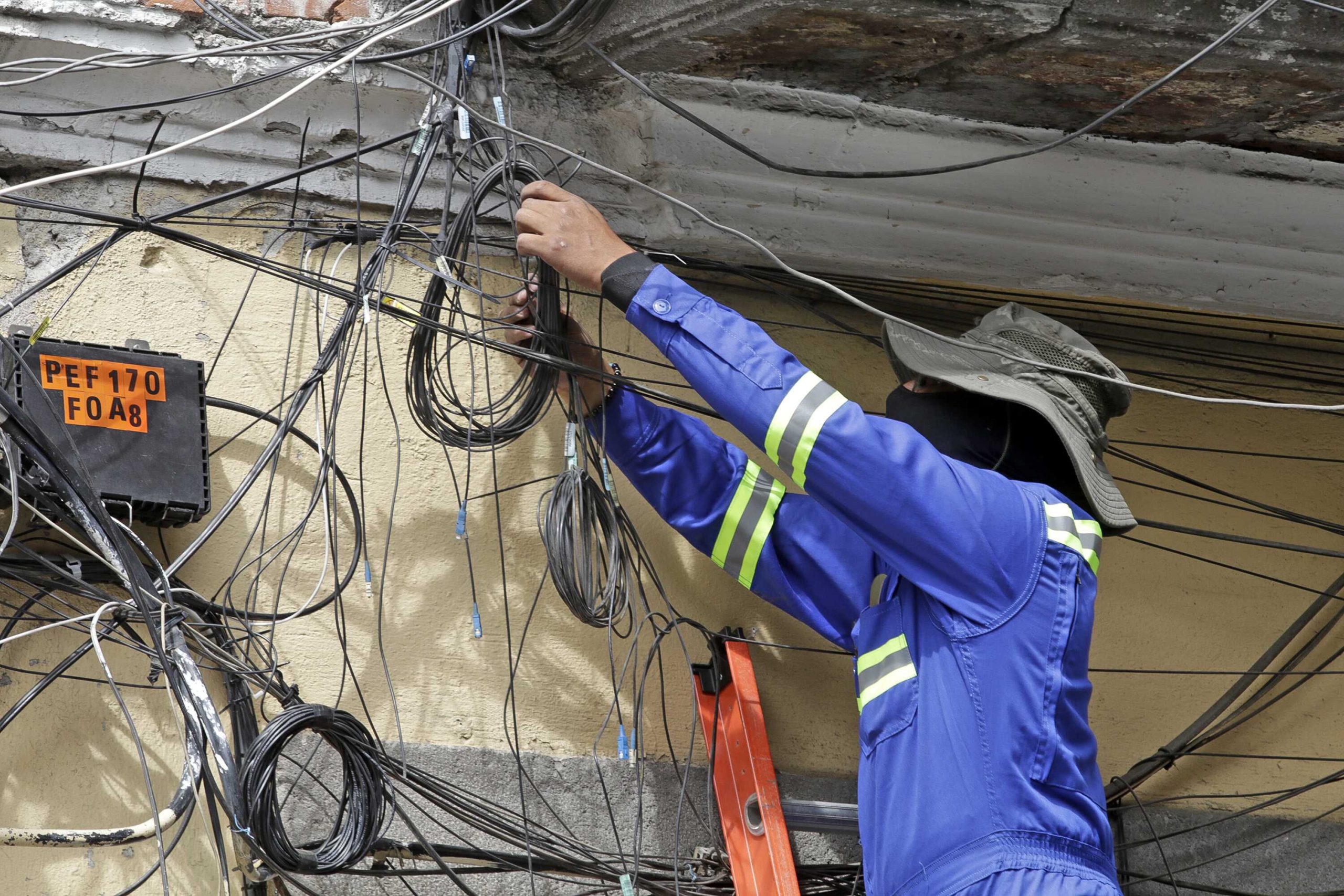 Contin A Robo De Cables De Luz En Capital Poblana