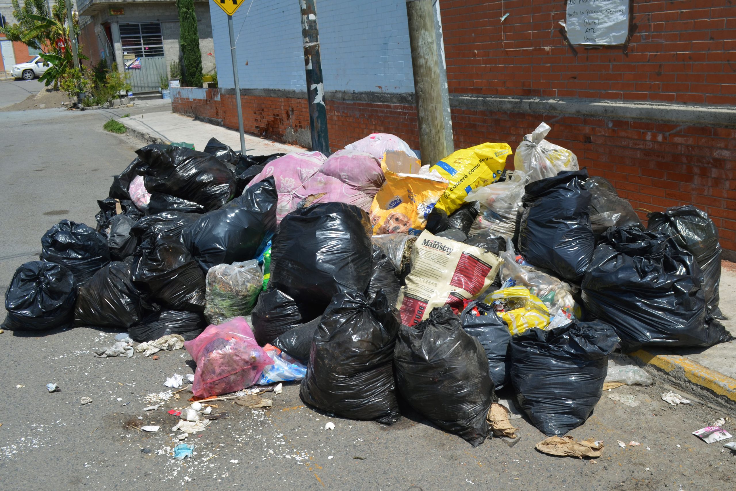 Multan A En Capital Poblana Por Sacar Basura A Destiempo