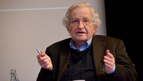 Chomsky: Asesinatos de jóvenes evidencia racismo en EE.UU.