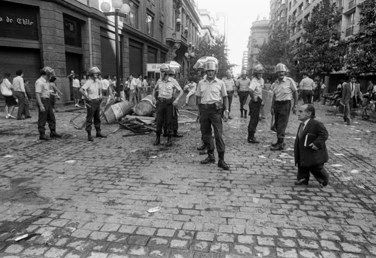 Emblemáticas Fotografías De La Dictadura En Inédita Exposición