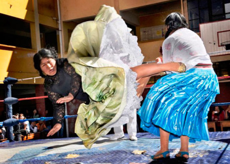 Las Cholitas Luchadoras protagonizan un espectáculo único en España