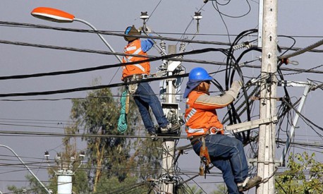 Senado discutirá con urgencia proyecto que congela tarifas de la electricidad y el que crea seguro de enfermedades catastróficas