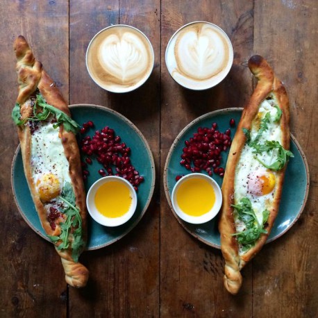 Chico hace dos desayunos simétricos para él y su pareja TODAS las mañanas ¡Te dará HAMBRE!