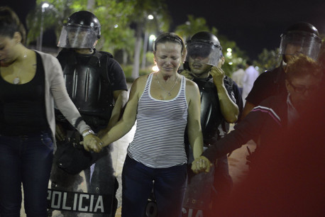 Ciudadanos realizan guardias en el Malecón Tajamar