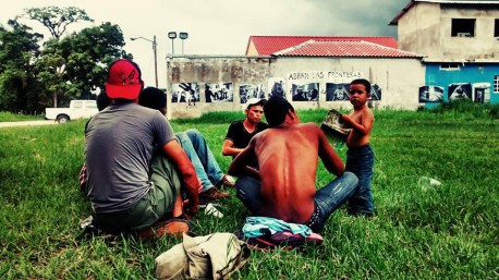 Muchos de los jóvenes comentan a la entrada del refugio 'La 72' que temen más de las pandillas locales -Maras- que de un cártel, por lo que en esta semana arribaron 15 familias centroamericanas. Foto: Rubén Figueroa