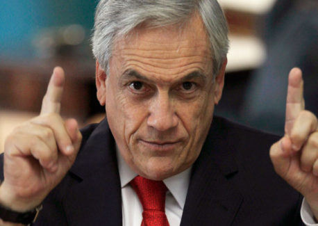 Esta es la foto de Piñera en el funeral de Peter Rock que ha causado polémica