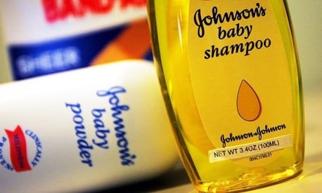 Empresa Johnson & Johnson admite que algunos productos para bebés contienen ingredientes cancerígenos