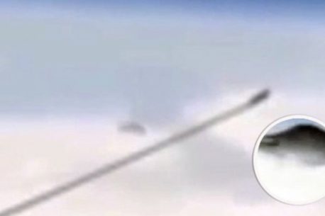 NASA capta imágenes de un extraño objeto volador cerca de la Tierra (VIDEO)