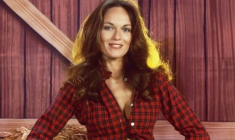 Retro Sexy: Estas son las fotos más sensuales de «Daisy» de la serie «Los Dukes de Hazzard»