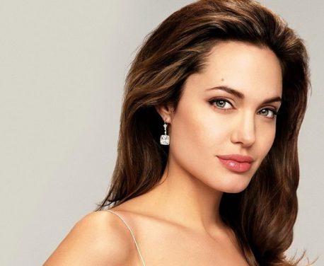 Esta sesión de fotos de Angelina Jolie a los 16 años hizo estallar la Red (+20 Fotos)