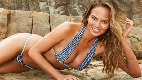 Chrissy Teigen mostró sus estrías y es lo más honesto que probablemente veas hoy