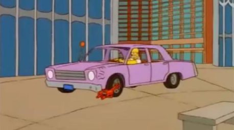 Los Simpson revelaron qué modelo es el auto rosa de Homero