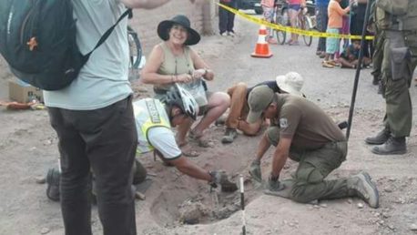 Descubren momia de 300 años en plena calle en San Pedro de Atacama