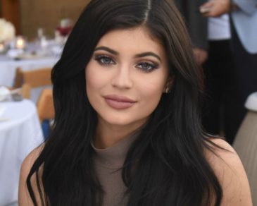 Con esta foto queda demostrado que Kylie Jenner se operó el busto