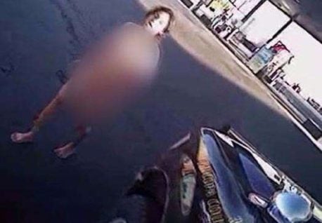 El misterioso caso de una mujer que dice haber sido poseída tras caminar desnuda y robar un auto de la policía