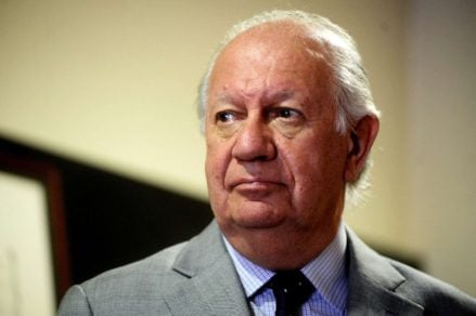 Lo que Armando Uribe dijo de Ricardo Lagos en una entrevista en 2006: «No es socialista, aunque diga llamarse así»