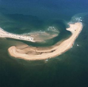 Así es la extraña y peligrosa isla que apareció en el Triángulo de las Bermudas