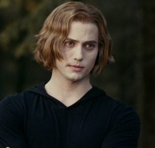 Así luce el vampiro Jasper Hale de la saga de “Crepúsculo” a 9 años de su estreno