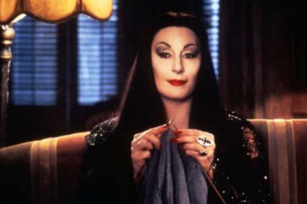 ¿Recuerdas a Morticia de «Los Locos Addams»? Así luce 26 años después