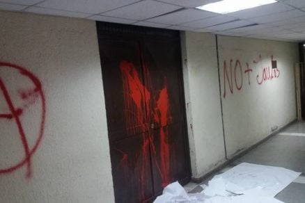 Grupo “anti-especistas” vuelve a atacar a la U. de Chile atacando laboratorio de arqueología