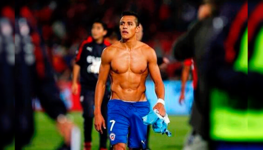 Según historiadora norteamericana, Alexis Sánchez es considerado un ícono gay por esta razón