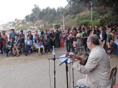 Séptima versión del encuentro «Letras en la Arena»: Escritores y editoriales se toman Caleta Horcón