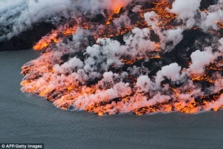 Masiva erupción volcánica, descrita en famoso poema apocalíptico, convirtió a los vikingos de Islandia al CRISTIANISMO hace más de mil años, afirman expertos