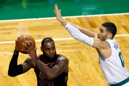 LeBron James vs Jayson Tatum de Boston