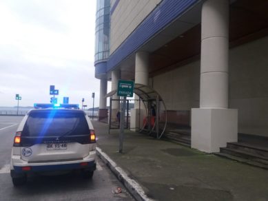 Encuentran muerta a mujer en Mall Paseo Costanera de Puerto Montt: Su pareja estaba abrazando el cadáver