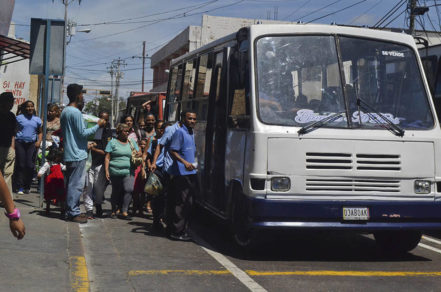 usuarios se quejan por la medida del sector transporte