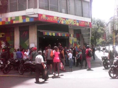 pueblo organizado para interrumpir el desalojo de la minka