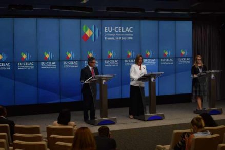 Celac y Unión Europea acuerdan estrechar la cooperación económica y política