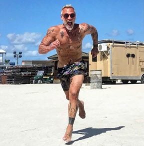 (+Video) Gianluca Vacchi creó su propio Kiki challenge al bailar vestido de mujer