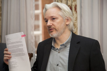 petición de asilo de julian assange