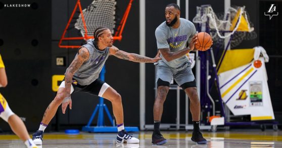 LeBron James entrena con los Lakers