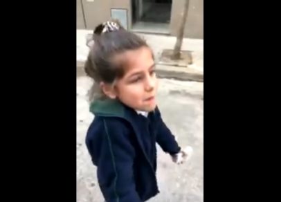 Niña molesta con sus padres se hace Viral