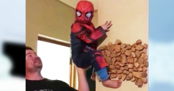 (+Vídeo) Niño Spiderman convierte a su padre en “el papá del Año”