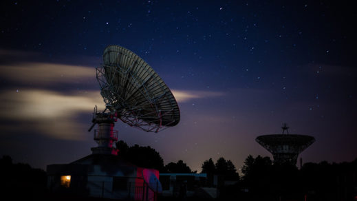 El planeta tierra recibe señales desde el otro lado del universo