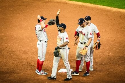 Boston gana cuarto juego