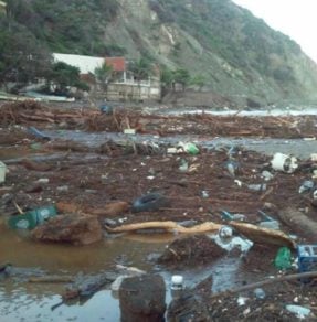 Un muerto y 58 familias damnificadas dejan las fuertes lluvias en el estado Vargas al norte de Venezuela