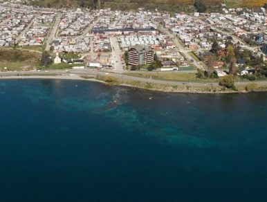 Formalizan a dos ejecutivos de empresa sanitaria por contaminación con aguas servidas en el Lago Llanquihue