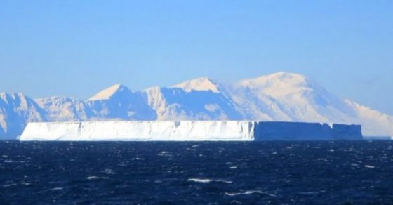 Hallan icebergs rectangulares que parecieran creados por extraterrestres