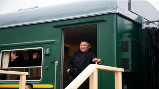 Kim Jong-un llega en su tren blindado a la ciudad rusa de Vladivostok para reunirse con Putin