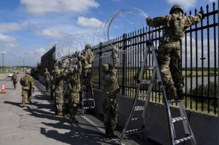 Trump anuncia que enviará «soldados armados» a la frontera con México