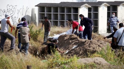 Hallan 35 cadáveres en fosas clandestinas en Jalisco