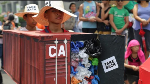 Filipinas retira a sus diplomáticos en Canadá por no recoger la basura