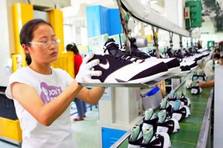 China insta a EE. UU. a atender «razonables llamadas» internas tras rechazo de sector zapatero a aranceles